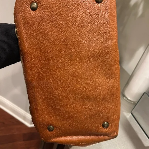 Vintage Isabella Fiore Tan and Brown Shoulder Bag - Picture 7 of 10